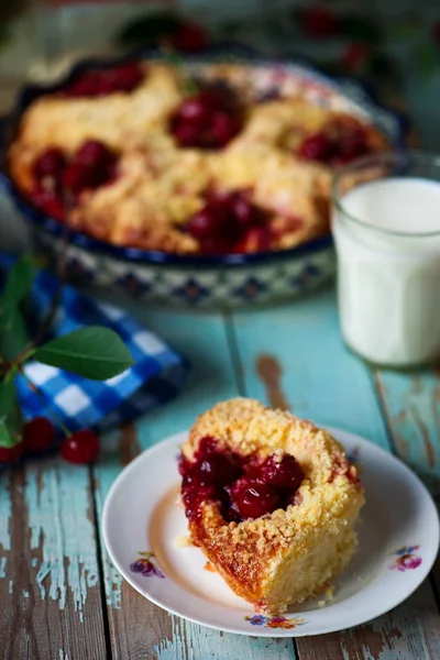 Dolce Ciliegia Ripieno Buns Style Rustico Focus Selettivo — Foto Stock