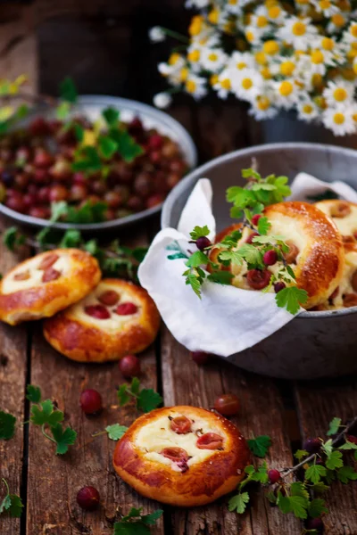 Mit Stachelbeeren Und Quark Gefüllte Semmeln Style Rustikal Selektiver Fokus — Stockfoto