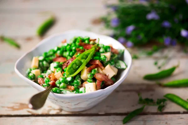 Cremiger Grüner Erbsensalat Mit Bacon Style Rustikal Selektiver Fokus — Stockfoto