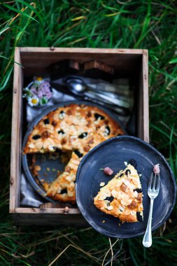 dut beyaz çikolatalı badem cake.outdoor photo.selective odak
