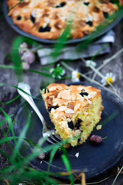 Mulberry White Chocolate Almond Cake Outdoor Photo Selective Focus — Stock Photo, Image