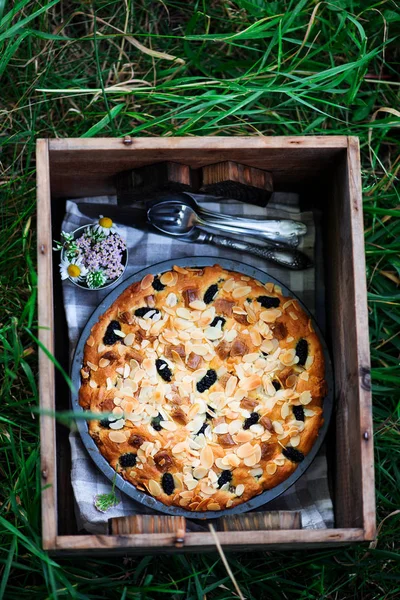 Moruše Bílé Čokolády Mandlový Cake Outdoor Photo Selective Zaměření — Stock fotografie