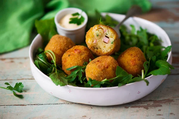 Potatiskroketter Med Mortadella Rustik Stil Selektivt Fokus — Stockfoto