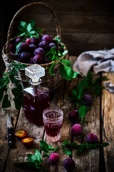 Plum Likeur Glazen Style Vintage Selectieve Aandacht — Stockfoto