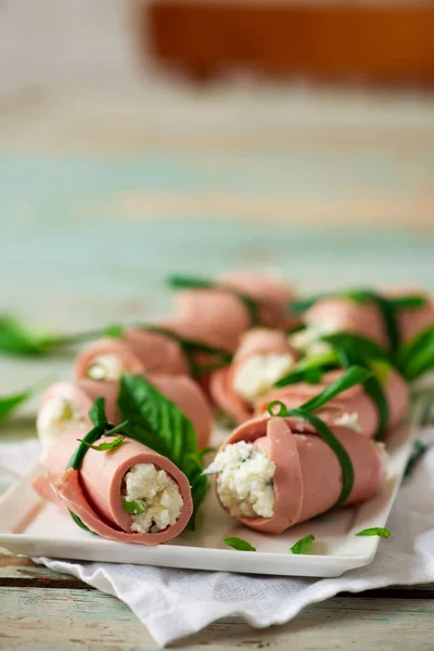 Mortadella Ricotta Rulouri Pentru Mic Dejun Focalizare Selectivă — Fotografie, imagine de stoc