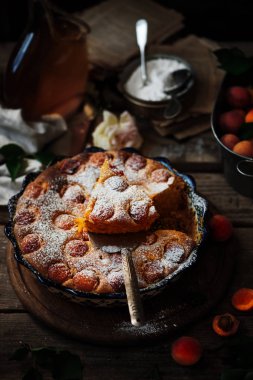 Kayısı yumuşak kek. Karanlık rustik photo.selective odak