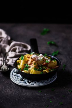 pastırma carbonara tava .selective odak