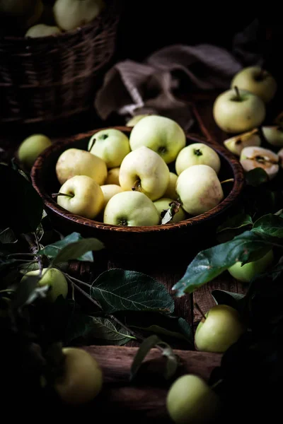 Letní Zátiší Jablky Dřevěné Pozadí Stylu Rustik Selektivní Fokus — Stock fotografie