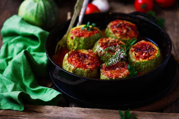 Lübnan zuccini dolması... Stil rustic.selective odak