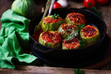 Lübnan zuccini dolması... Stil rustic.selective odak