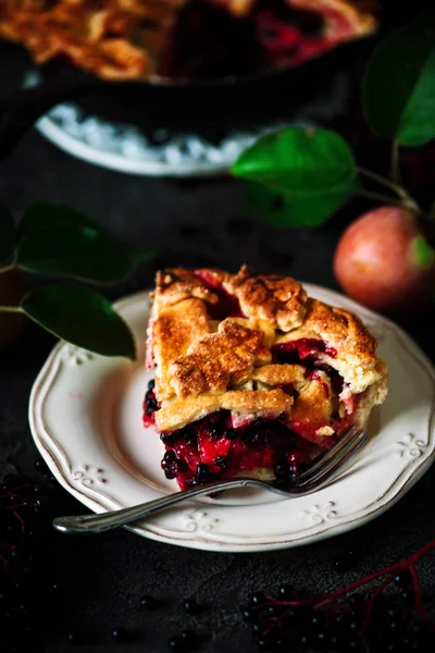 Pie Apples Black Elderberries Dark Rustic Photo Selective Focus — Stock Photo, Image