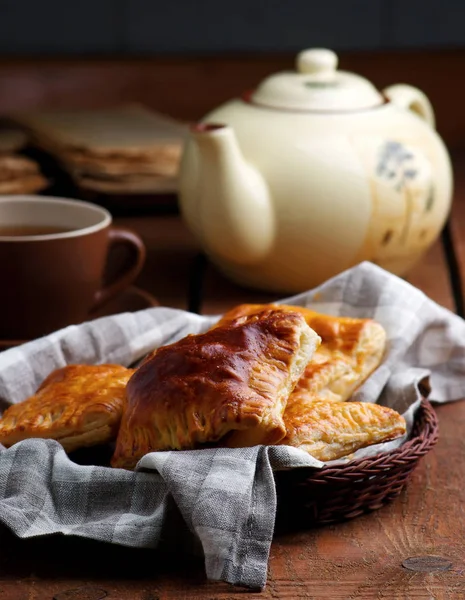 Salam ve peynir puff pastry.style rustik... seçici odak