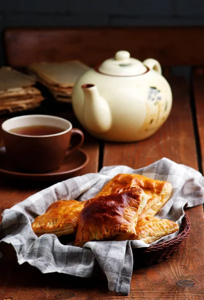 Salam ve peynir puff pastry.style rustik... seçici odak