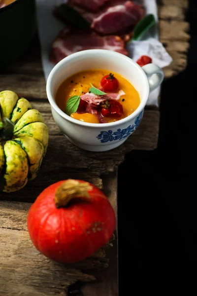 カボチャのロースト スープ スタイル Rustic Selective フォーカス — ストック写真