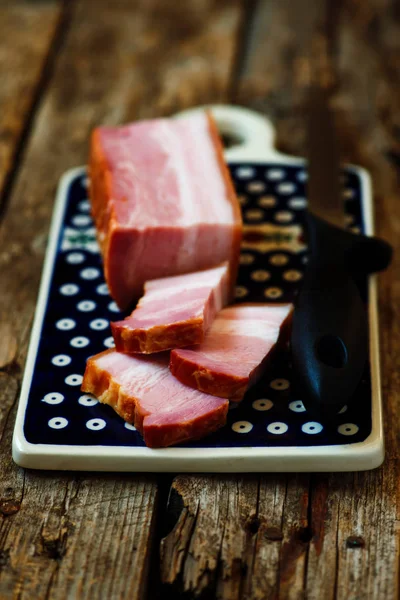 Cut Smoked Bacon Cutting Board Style Vintage Selective Focus — Stock Photo, Image