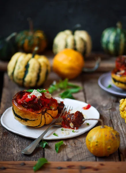 Calabaza Rellena Albóndigas Con Salsa Tomate Enfoque Rústico Style Selective —  Fotos de Stock