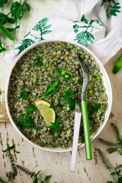 Buckweat Groene Erwten Risotto Selectieve Aandacht — Stockfoto