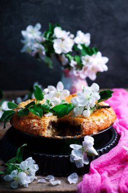 Çift Kişilik çikolata Paskalya Danimarkalı. seçici odak. rustik tarzı