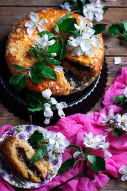 Çift Kişilik çikolata Paskalya Danimarkalı. seçici odak. rustik tarzı