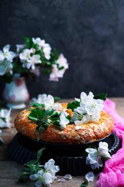 Çift Kişilik çikolata Paskalya Danimarkalı. seçici odak. rustik tarzı