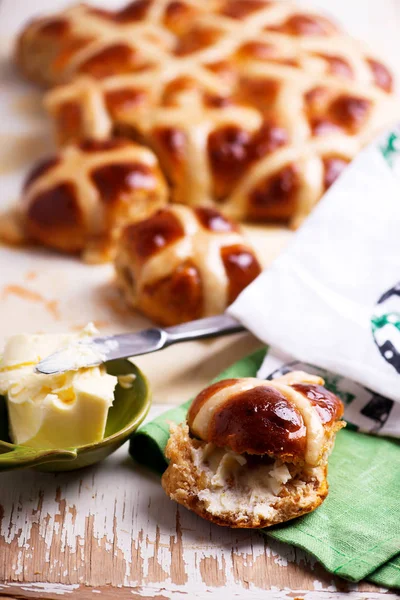 Jabłko Cynamon Hot Cross Buns Traditional Wielkanocne Wypieki Selektywny Fokus — Zdjęcie stockowe