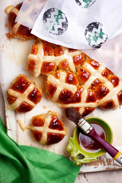 Jabłko Cynamon Hot Cross Buns Traditional Wielkanocne Wypieki Selektywny Fokus — Zdjęcie stockowe