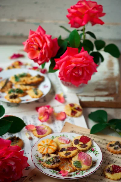 Цветочные Лепестки Сметаны Cookies Style Vintage Selective Фокус — стоковое фото