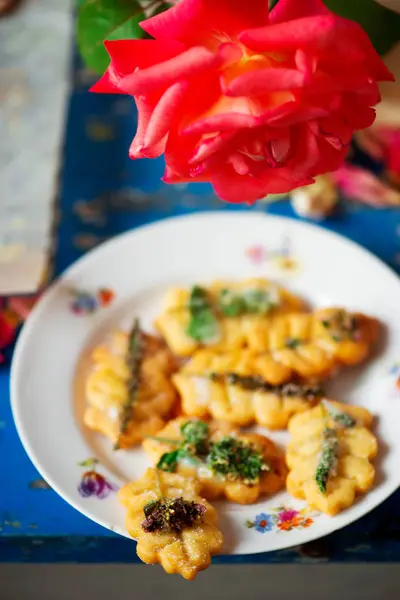 Petale Florale Smântână Cookies Style Vintage Selective Focus — Fotografie, imagine de stoc