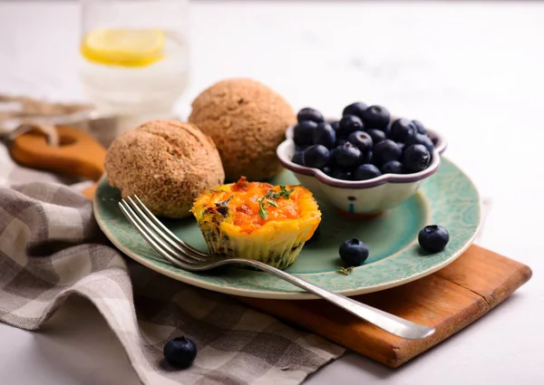 Frukost Ägg Muffins Med Blueberry Selective Fokus — Stockfoto