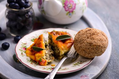 Kahvaltı yumurta Muffins blueberry.selective odak