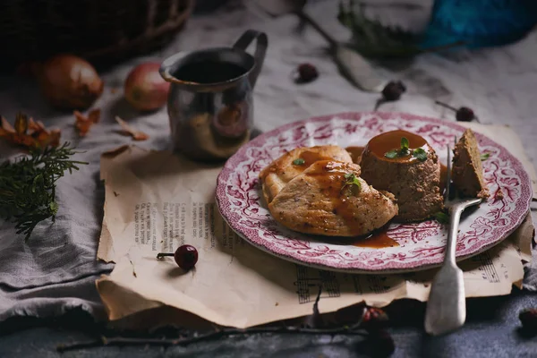 Flan Foie Poulet Avec Poitrine Poulet Sauce Demiglas Style Vintage — Photo