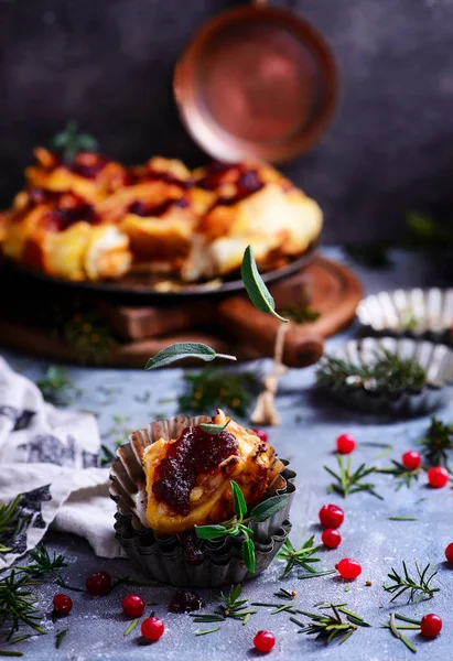 Pumpkin Brie Caramelized Onion Rolls Cranberry Glaze Style Rustic Selective — Stock Photo, Image