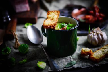 Bacon.dark fotoğraf ile Brüksel lahanası çorbası