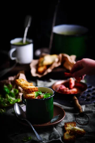 Sopa de coles de Bruselas con foto bacon.dark —  Fotos de Stock