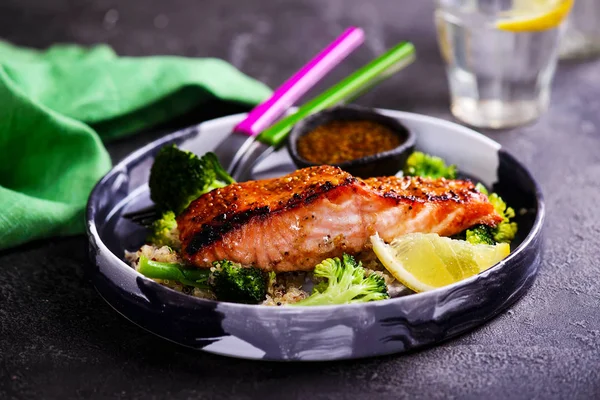 Glazed salmon fillet with broccoli..style hugge — Stock Photo, Image