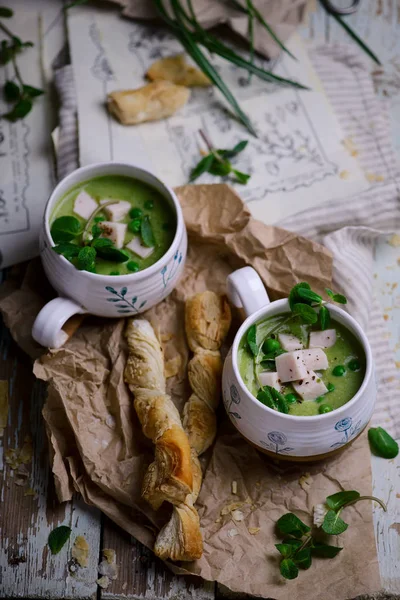 Minted, ham and pea cream soup — Stock Photo, Image