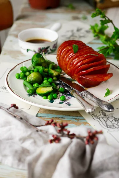 Honey-Glazed Ham for Easter.style rustic.