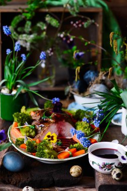 Bahar Paskalya arka plan Üzerinde Hindi Meme Jambon .style rustik.