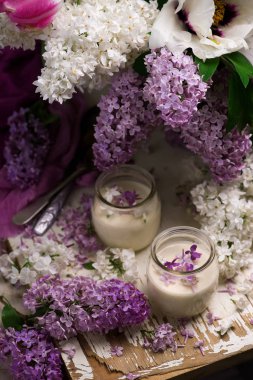 Eski moda krem tatlı bal Lila Posset