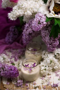 Eski moda krem tatlı bal Lila Posset