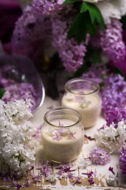 Eski moda krem tatlı bal Lila Posset