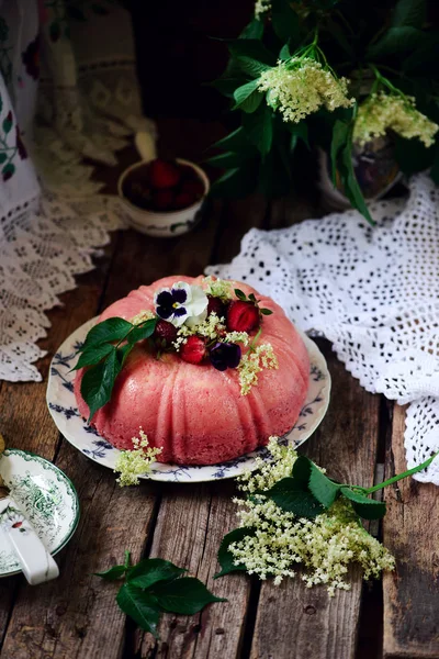 Aardbei vanille vlaai cake — Stockfoto