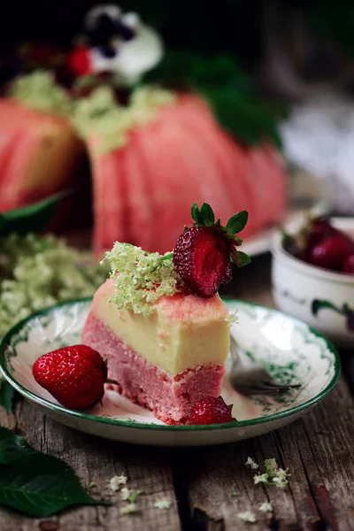 Aardbei vanille vlaai cake — Stockfoto