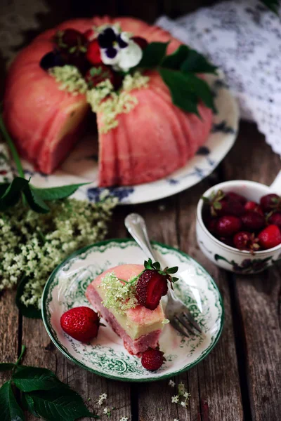 Erdbeer Vanille Flan Kuchen — Stockfoto