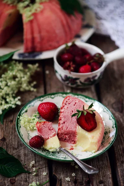 Aardbei vanille vlaai cake — Stockfoto