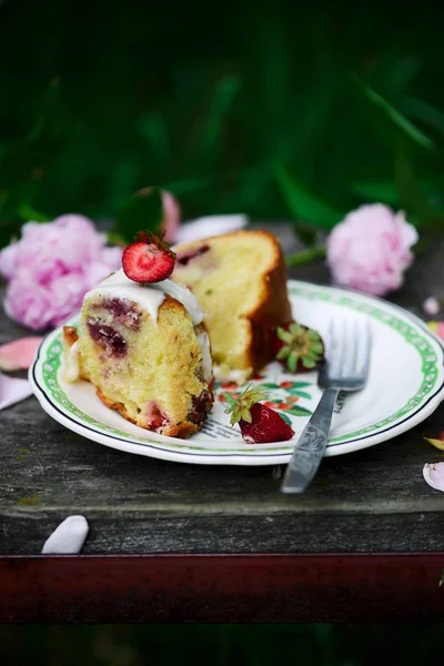 Çilek.style vintage ile ekşi krema bant kek