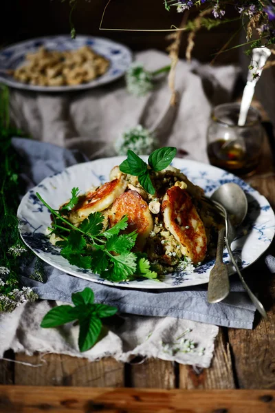 Květák a salát z Halloumi. — Stock fotografie