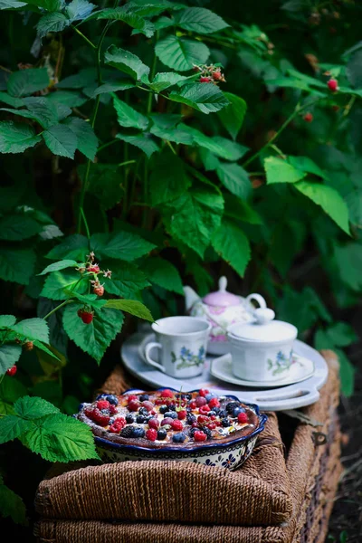 Berry Mix pastel de verano.. estilo rústico — Foto de Stock