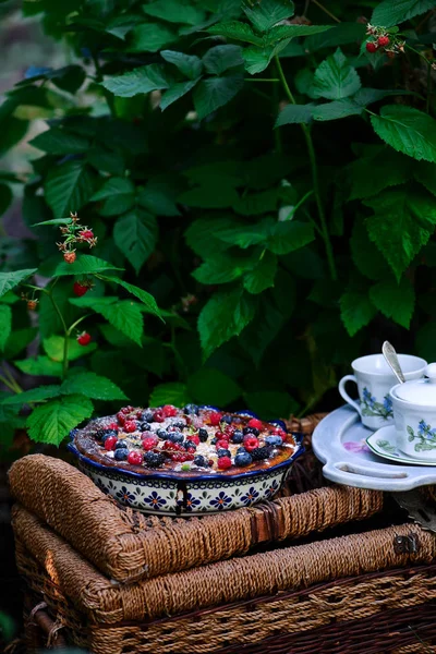 Berry Mix Summer Cake..style rustic — Stock Photo, Image