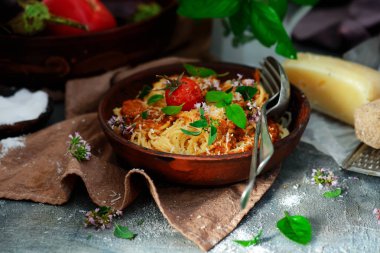 Pasta Alla Norma. . stil rustik. seçici odak